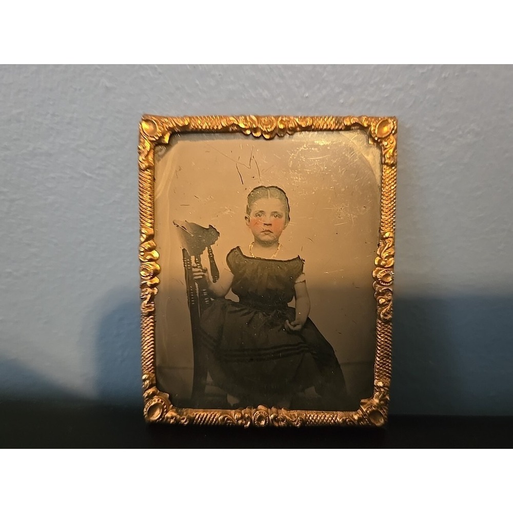 Antique Daguerreotype Ambrotype Portrait Of Girl in Half Case Frame, Militariana